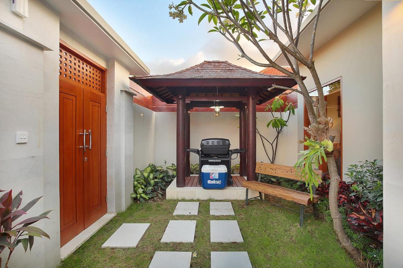 Kae Villa Anggrek Seminyak Exterior foto